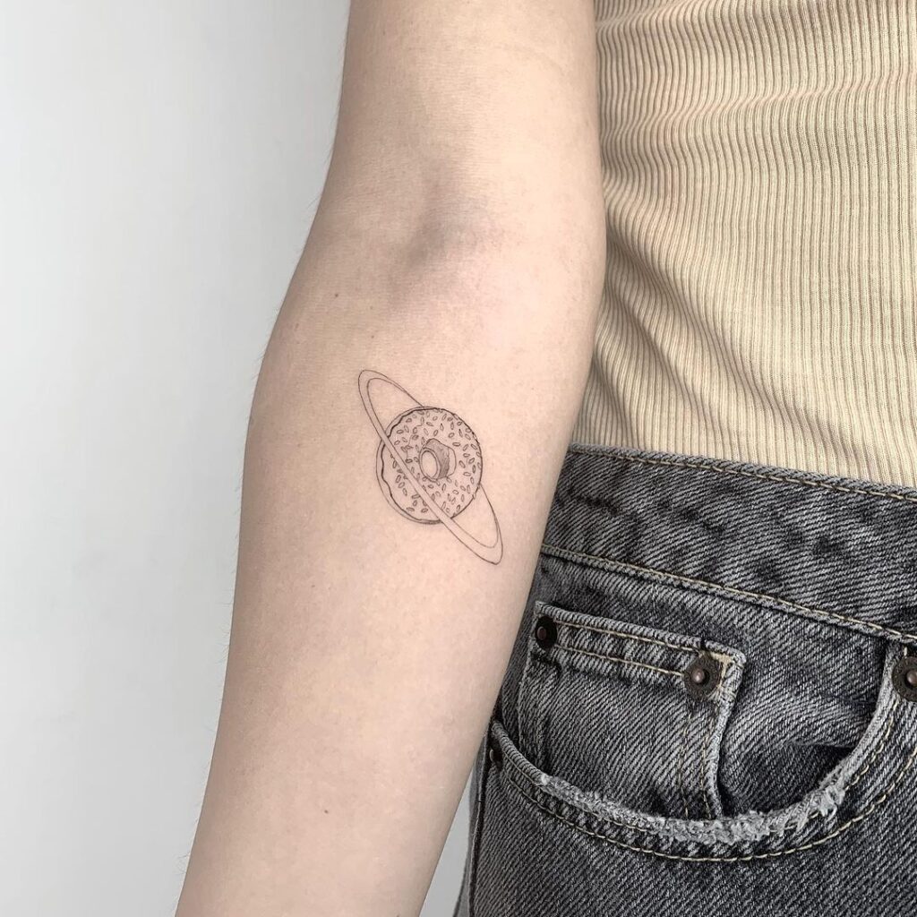 25 ideas para tatuarte un donut con la tinta más bonita del mundo