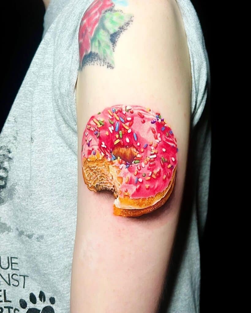 25 ideias de tatuagens de donuts para a tatuagem mais gira de sempre