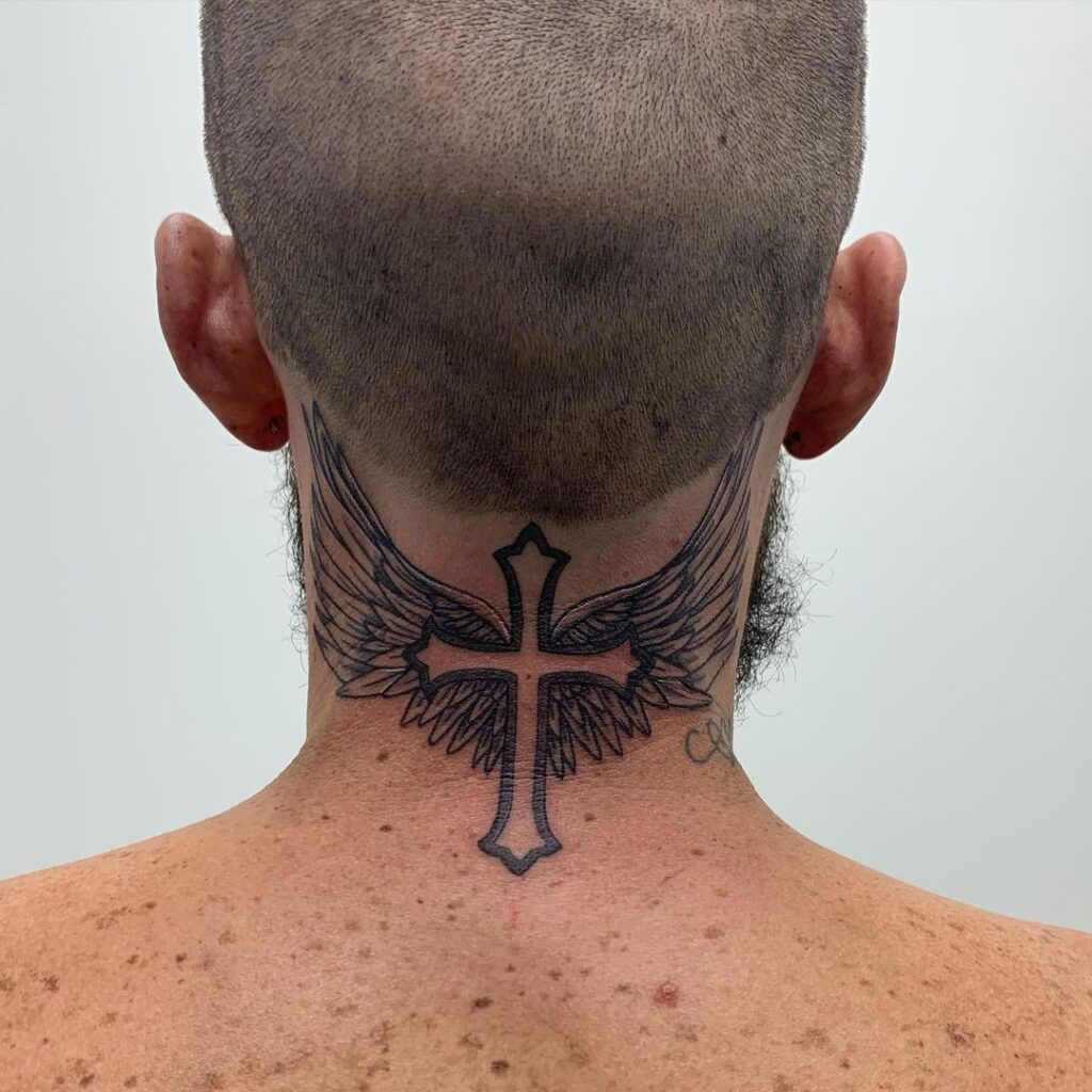 26 sencillos tatuajes de cruces como oda a tu fe