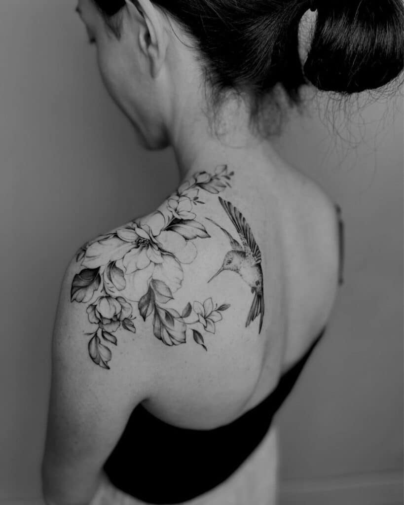 24 idee di tatuaggio sulla spalla per i più coraggiosi e potenti