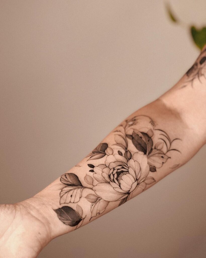 22 ideas de tatuajes florales para decorar tu antebrazo