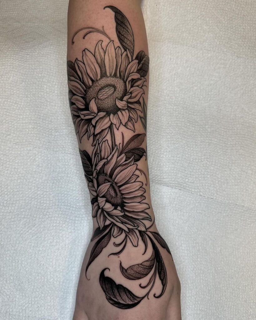 22 Floral Tattoo Ideas To Decorate Your Forearm