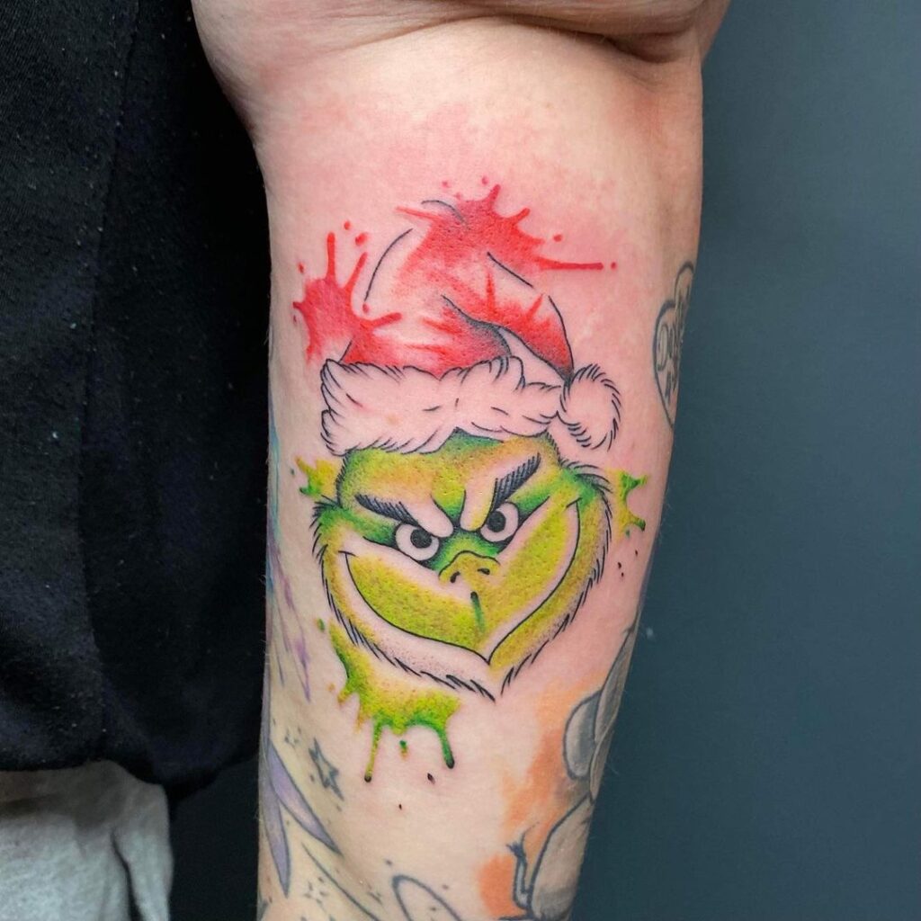 21 melhores ideias de tatuagens do Grinch para entrar no espírito natalício