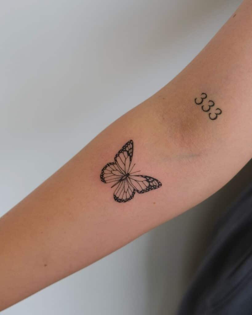 22 Schmetterlingshandtattoos, die Ihnen endlosen "Tinten-Spaß" bescheren werden