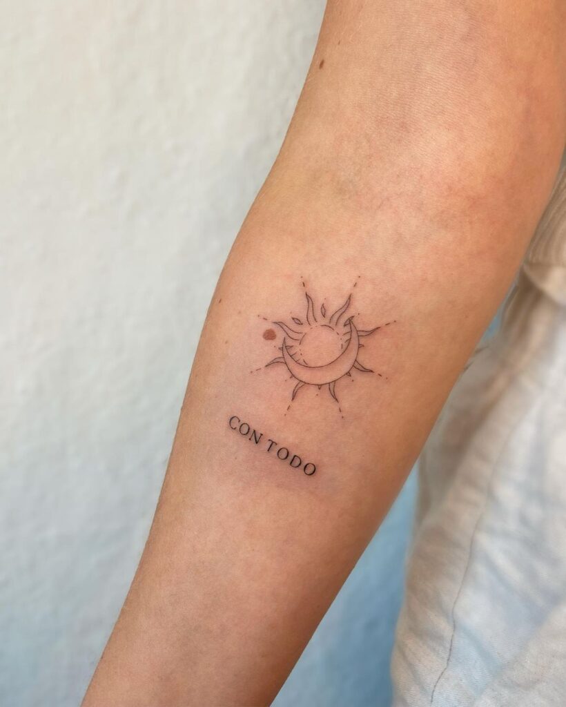 22 tatuajes de sol y luna etéreos para noctámbulos efervescentes