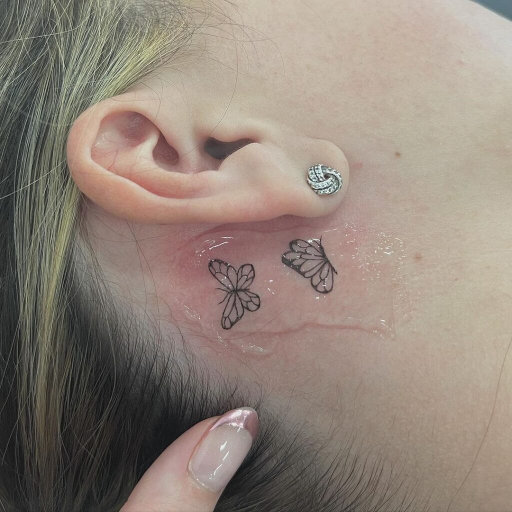 24 Kreative und coole Schmetterling Tattoo hinter dem Ohr Ideen