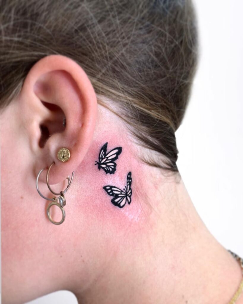24 ideias criativas e fixes de tatuagens de borboletas atrás da orelha