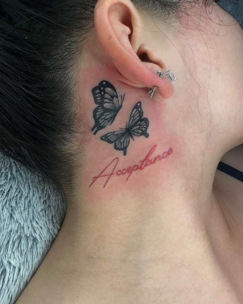 24 ideas creativas y geniales de tatuajes de mariposas detrás de la oreja
