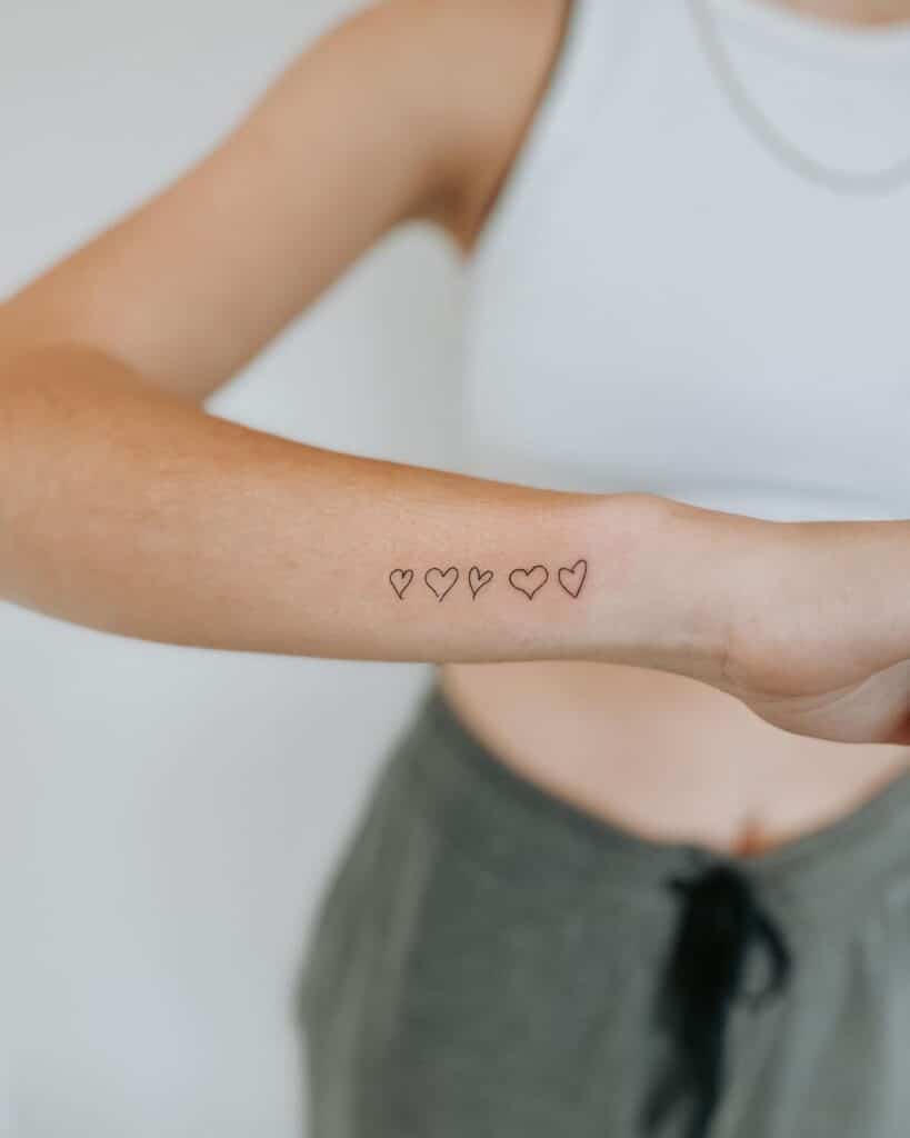 25 Herzhafte Handschrift-Tattoos, die ein Leben lang halten werden