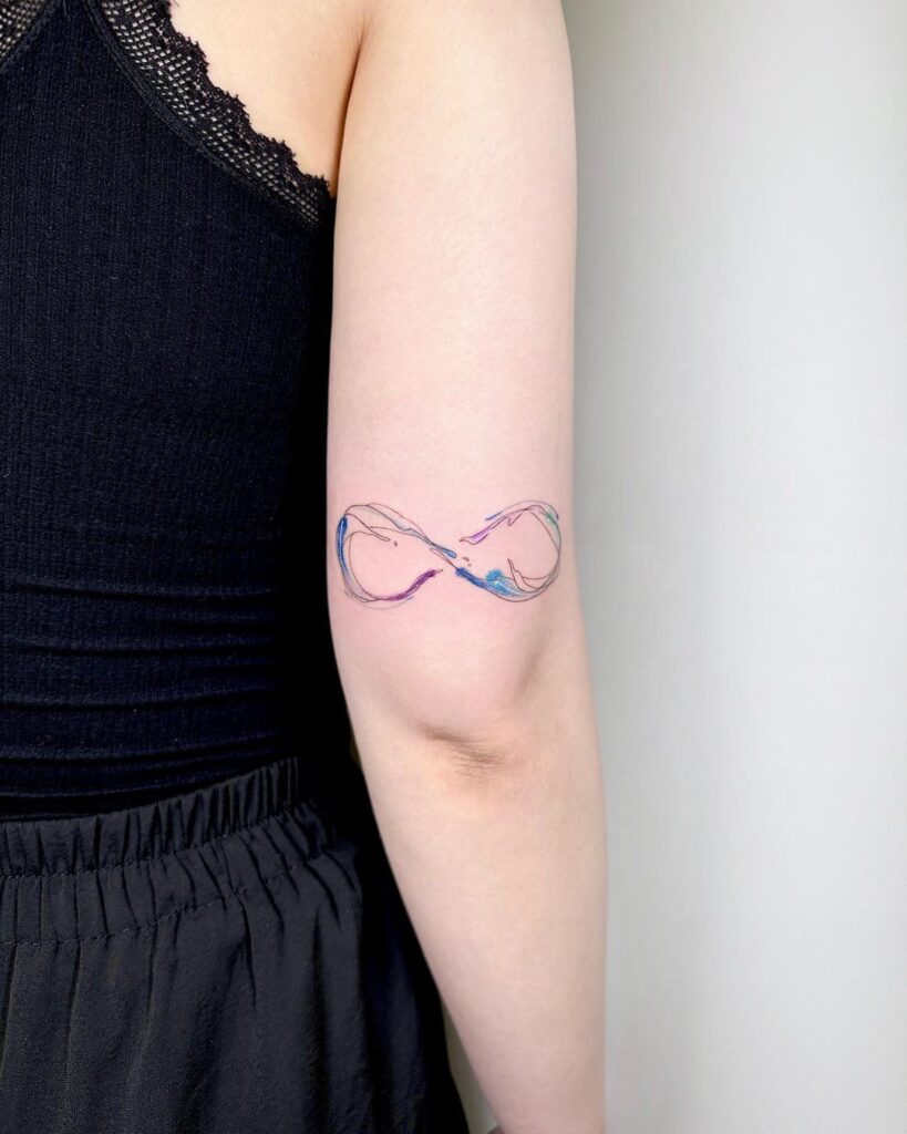 25 intrincados tatuajes de infinitos que van más allá de la moda del efecto 2000