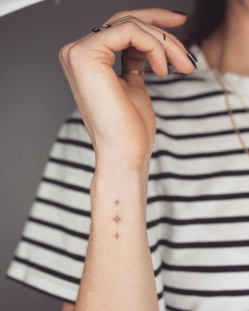 26 diseños de tatuajes brillantes para encontrar tu inspiración estelar
