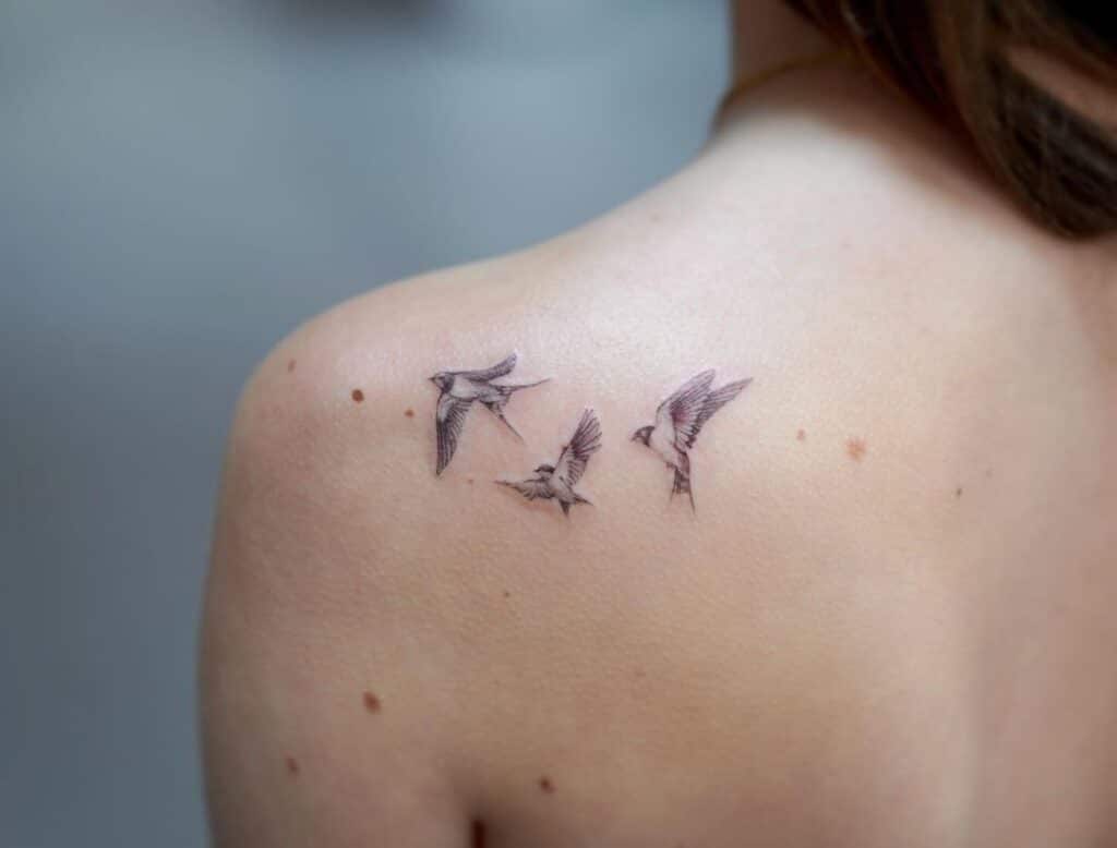 Von niedlich bis schick: 22 kleine, aussagekräftige Tattoos für Frauen