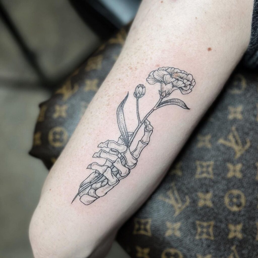 23 Skelett Hand Tattoo Ideen, um mit dem Jenseits zu verbinden