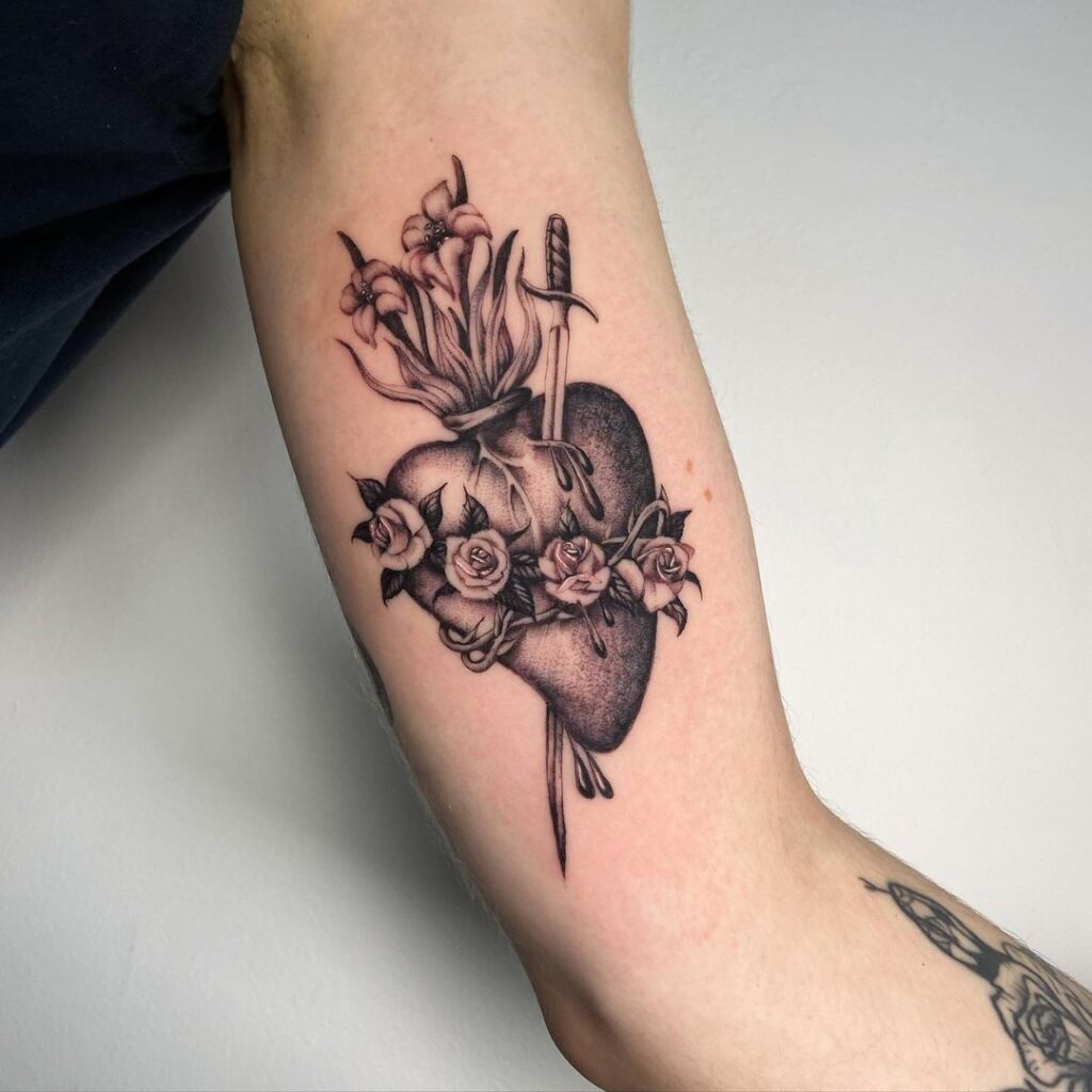 27 tatuagens de coração sagrado para simbolizar a sua devoção