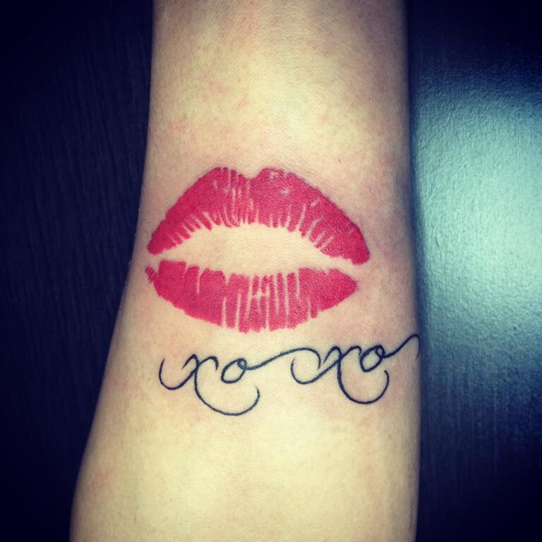 21 XOXO Tattoo Ideas To Inspire A New Jewel On Your Skin