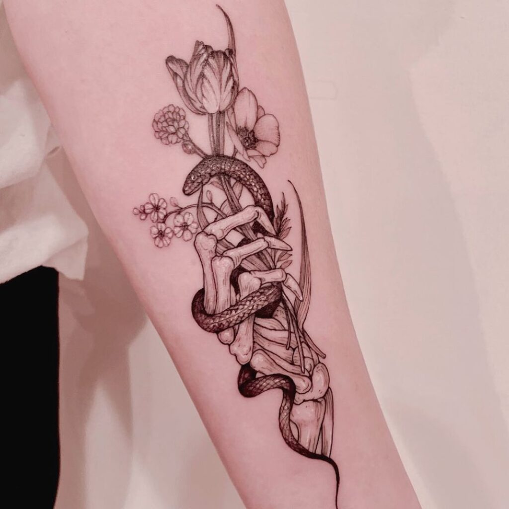 23 idées de tatouages de mains de squelettes pour se rapprocher de l'au-delà