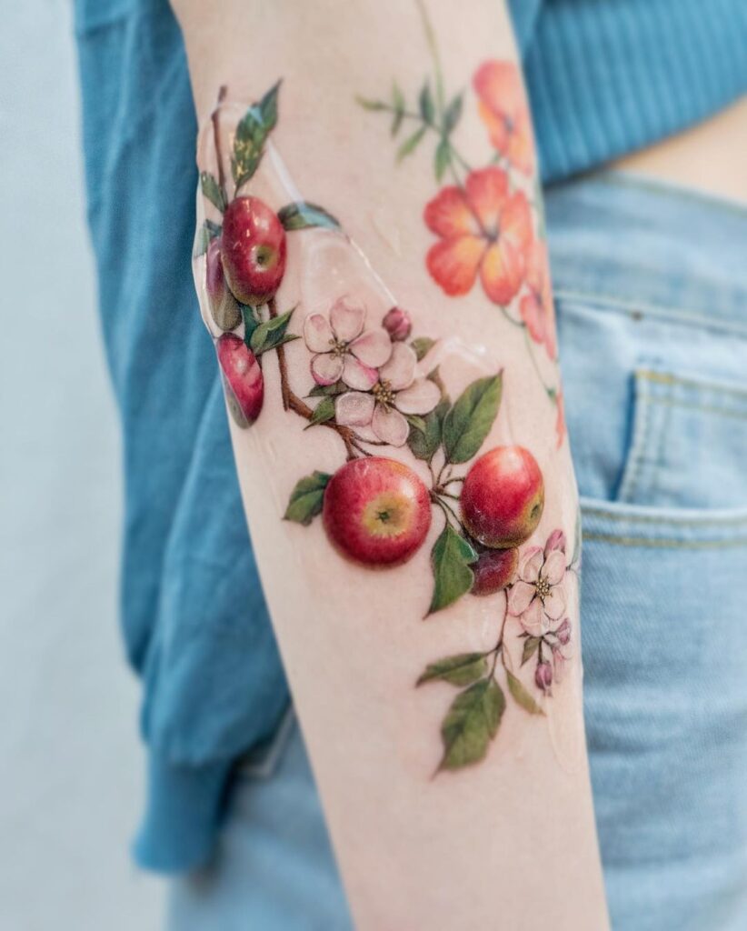 22 Tatuajes de manzanos seriamente atractivos para tu próxima tinta
