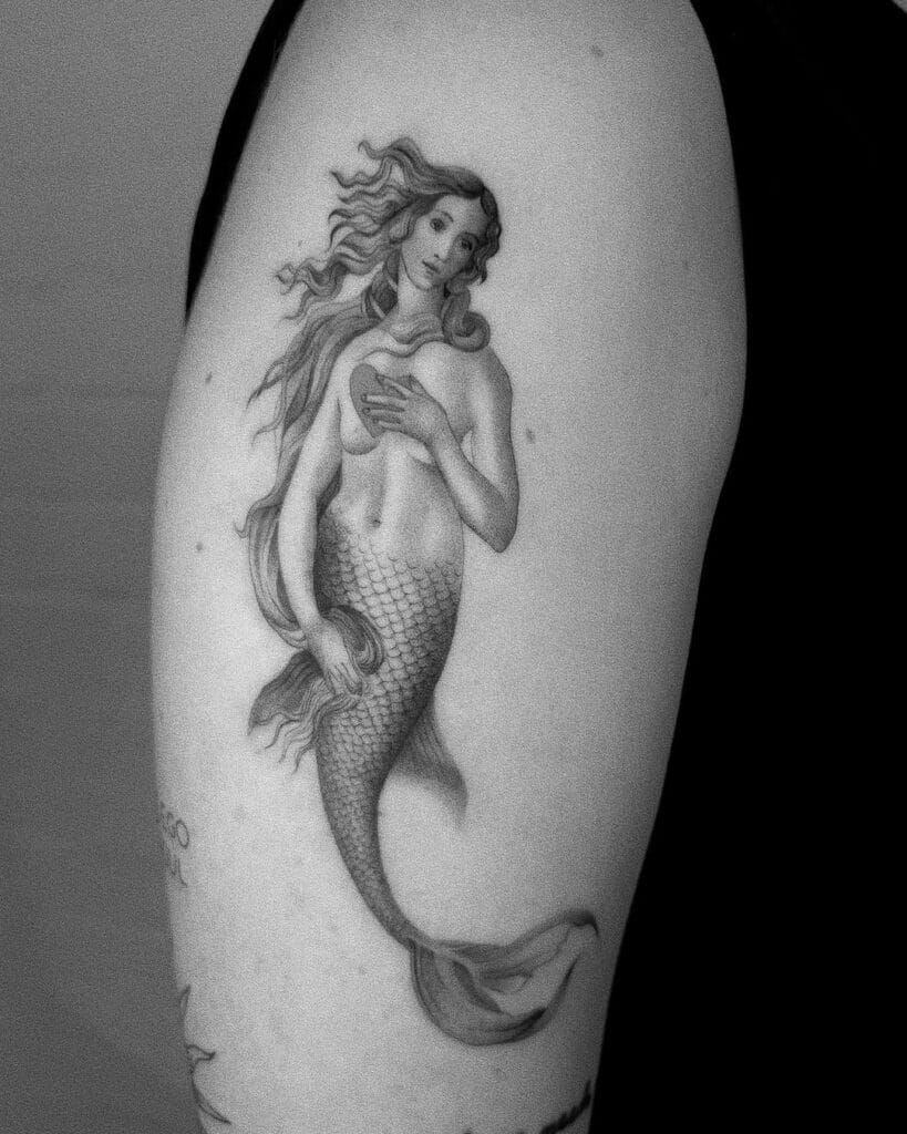 24 tatuaggi di sirene che vi faranno tuffare nel mondo dell'inchiostro