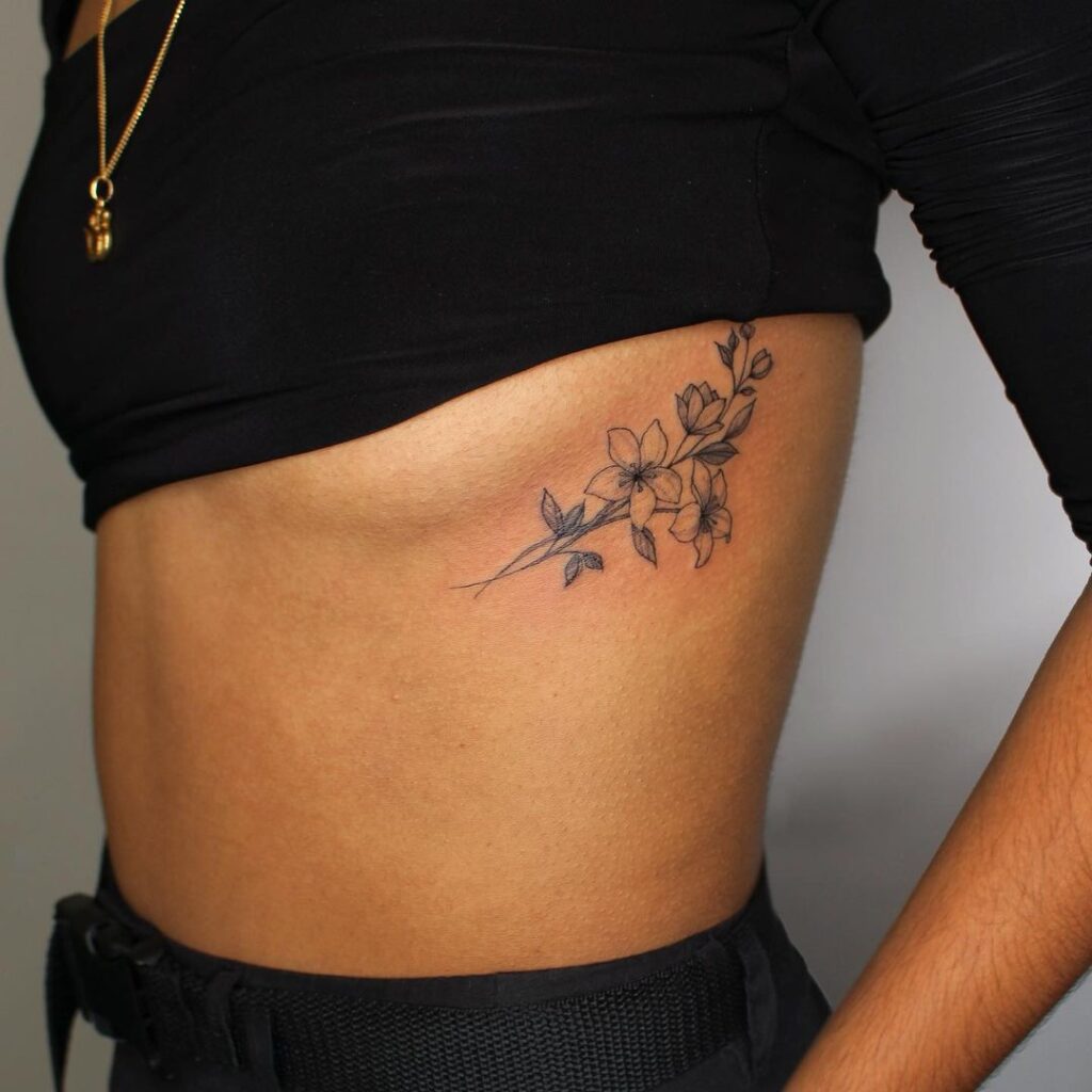 22 ideias incríveis de tatuagens de jasmim para guardar como inspiração