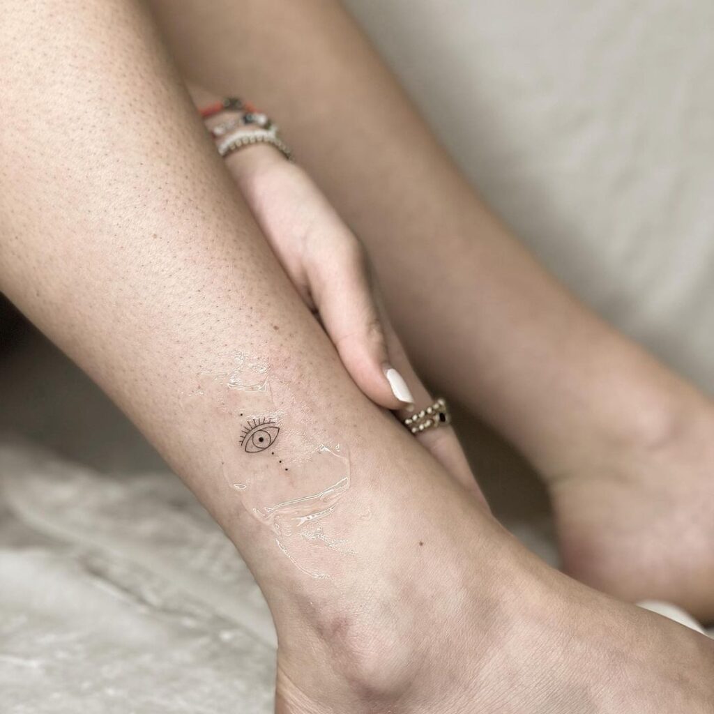 24 Kleine Knöchel-Tattoos, die das größte Statement abgeben