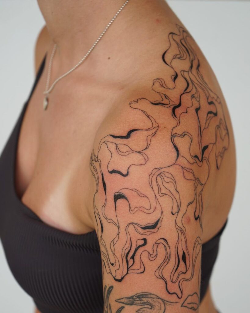 22 tatuajes abstractos que te harán "entintar" fuera de lo común