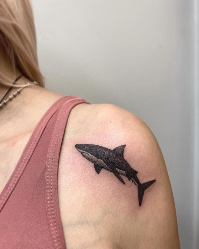 20 tatuajes de tiburones para chuparse los dedos