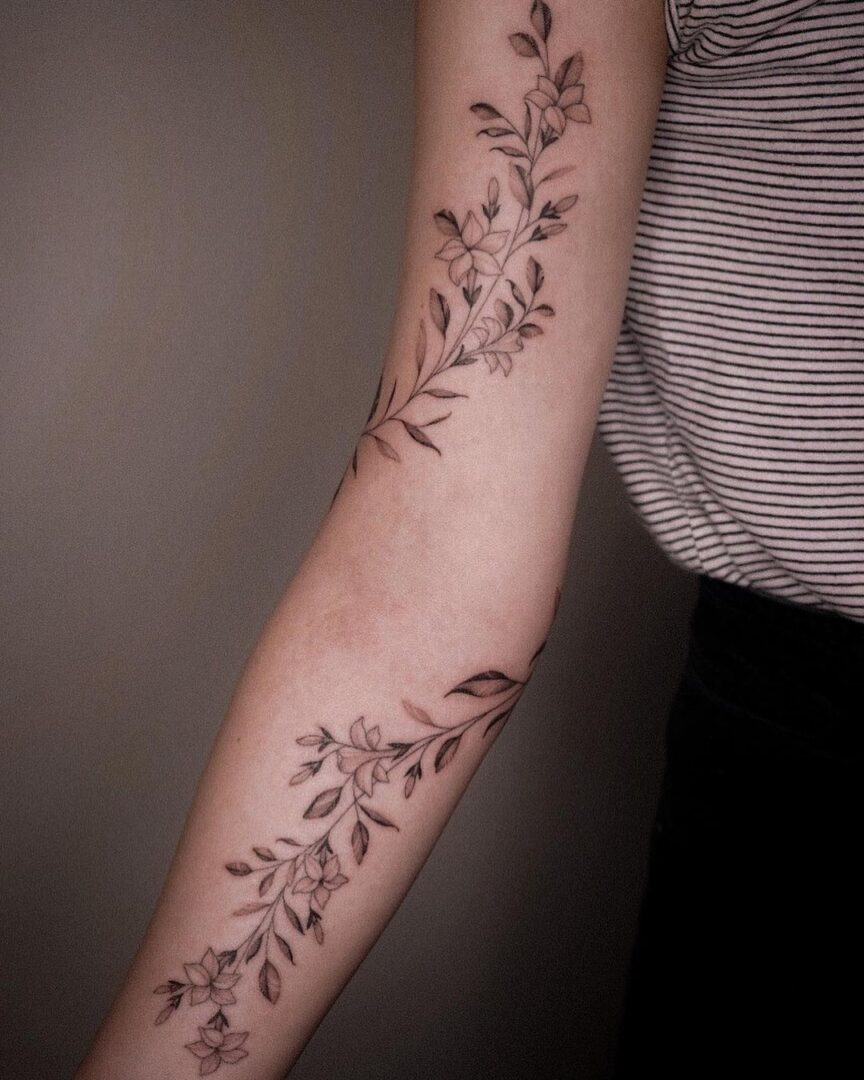 Blumenranken Tattoos Arm