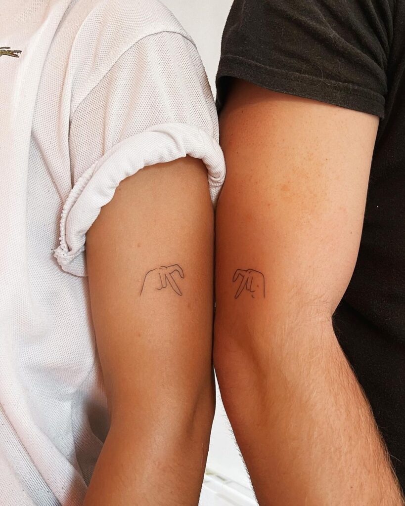 24 atrevidos tatuajes de mejores amigos que combinan a la perfección con tu "Ride-Or-Die".