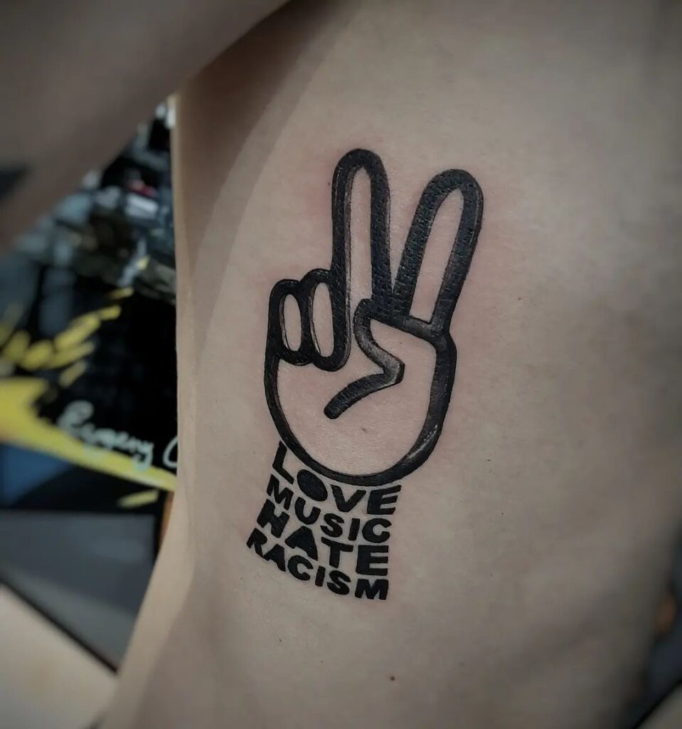 20 Peace Sign Tattoo Designs für alle Pazifisten