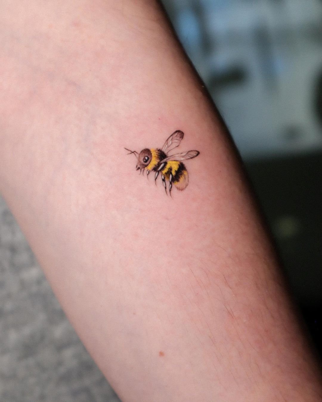 21 Bee Tattoos For All The Little Tattoo Lovers 21 Bee Tattoos For All The Little Tattoo Lovers