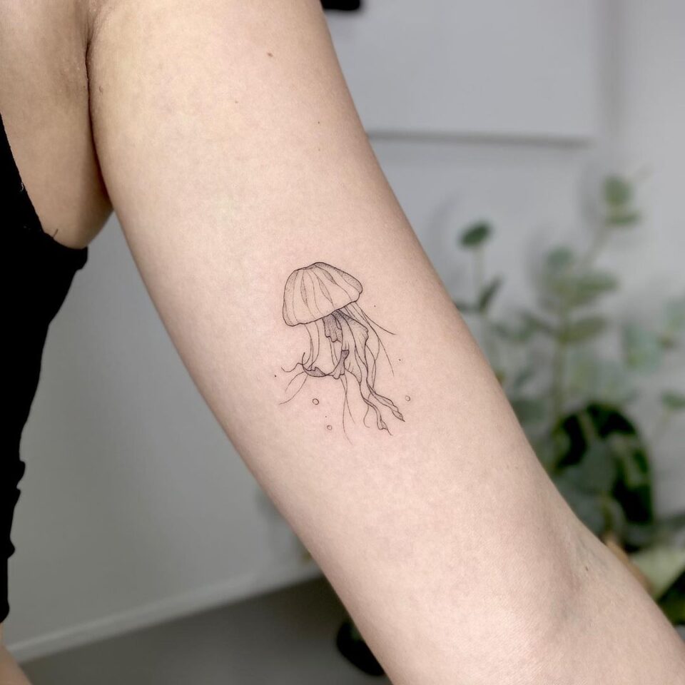24 Interesting Jellyfish Tattoo Ideas That'll Make You Squirm With Joy