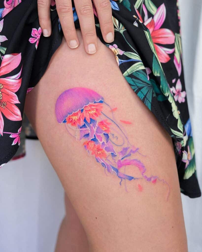 24 Quallen-Tattoo-Ideen, die dich vor Freude zucken lassen werden