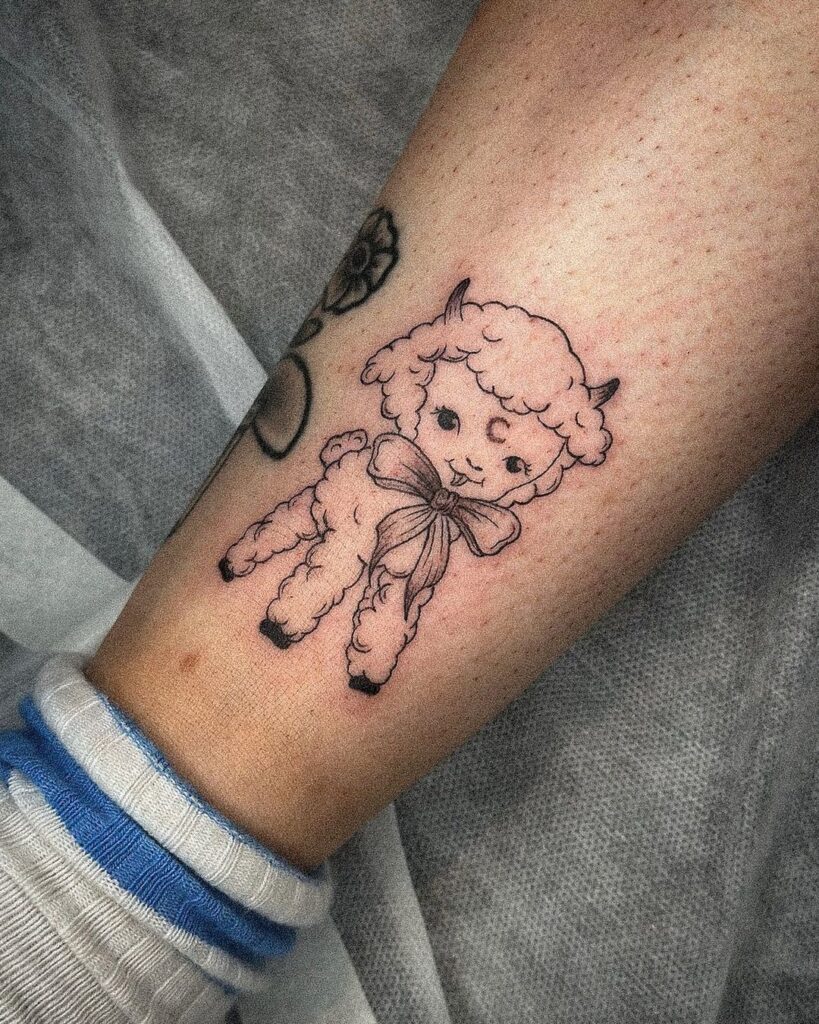22 idées de tatouage d'agneau pour symboliser l'innocence et la pureté