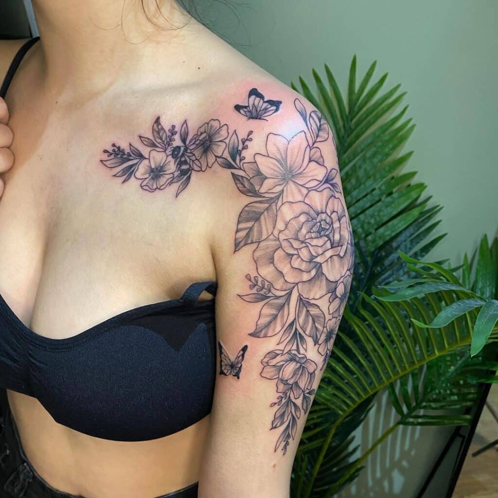 21 idées de tatouage de papillon parfaites pour votre épaule