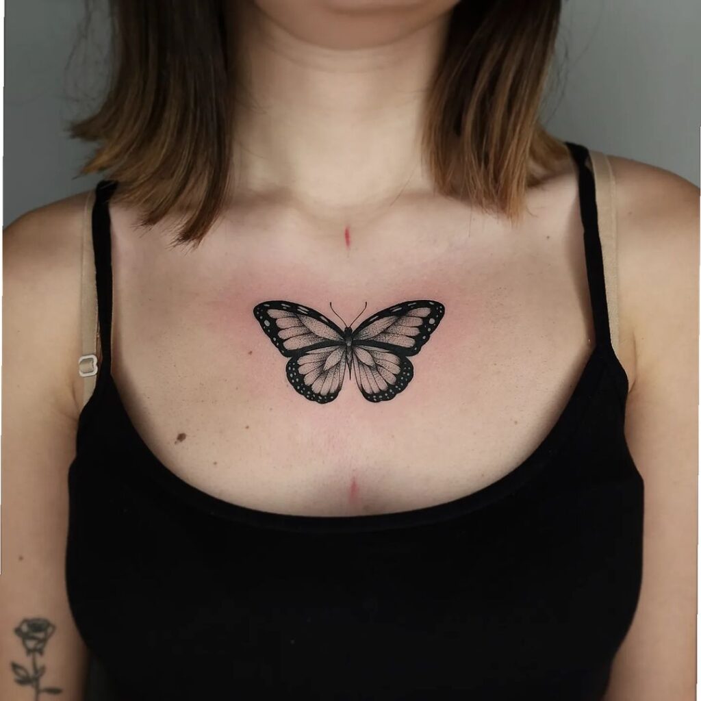 20 ideias de tatuagens de borboletas que se vão destacar no seu peito