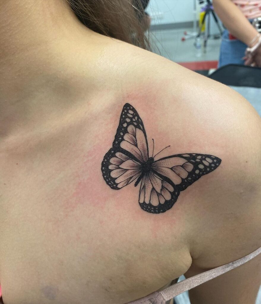 21 Schmetterling Tattoo Ideen perfekt für Ihre Schulter