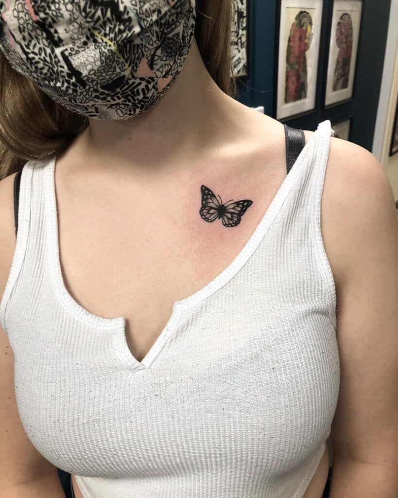 20 ideias de tatuagens de borboletas que se vão destacar no seu peito