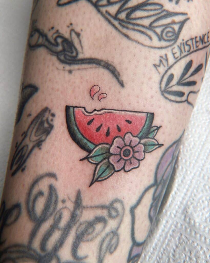 21 idee di tatuaggio con l'anguria per una sensazione estiva sulla pelle