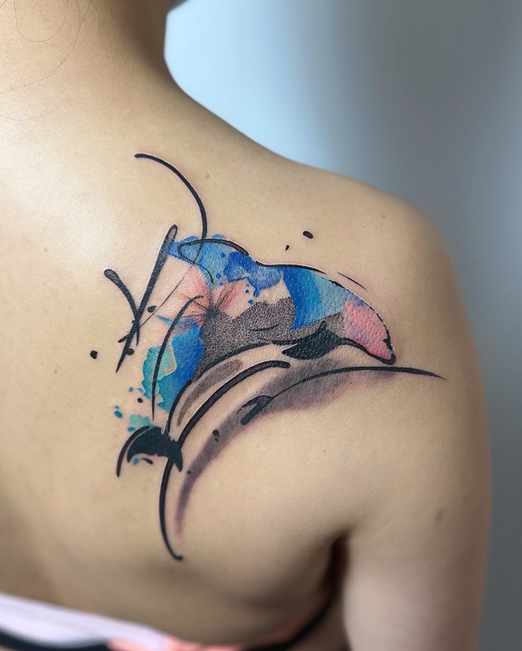 20 ideas de tatuajes de delfines Juguetones como este animal