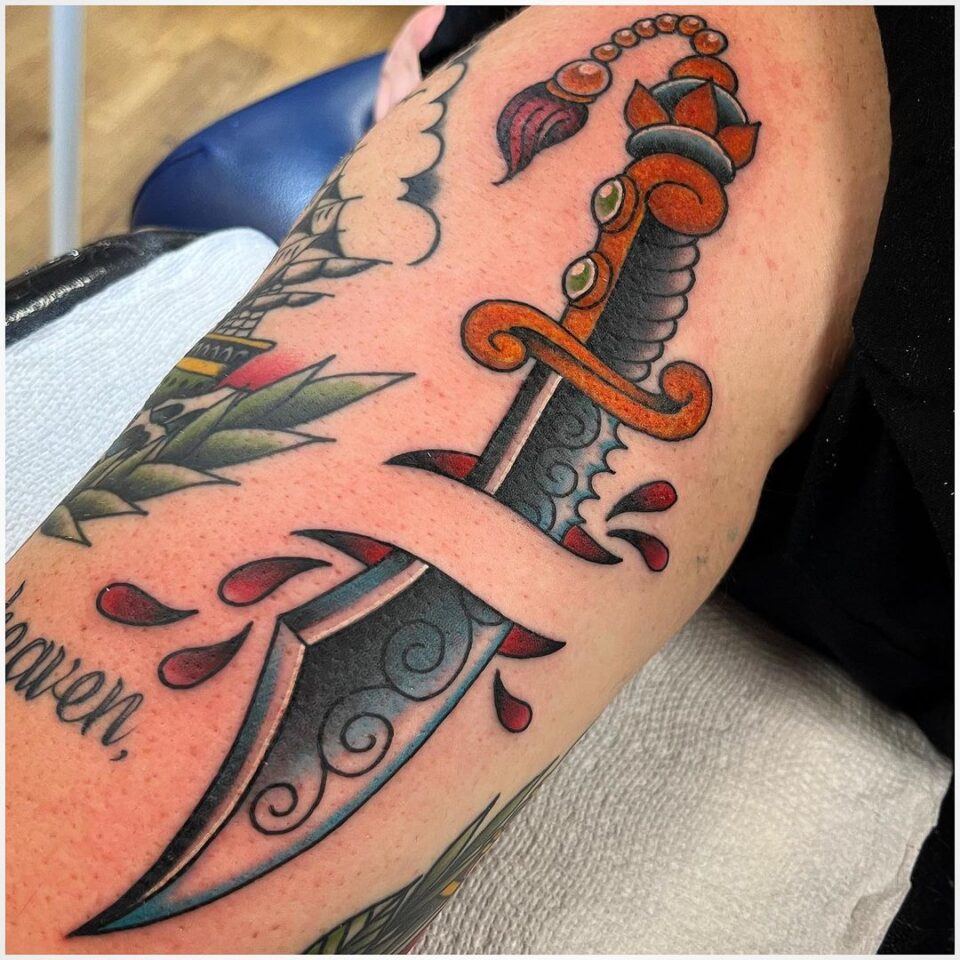 25 Dagger Tattoos That Will Represent Your Virtuous Qualities