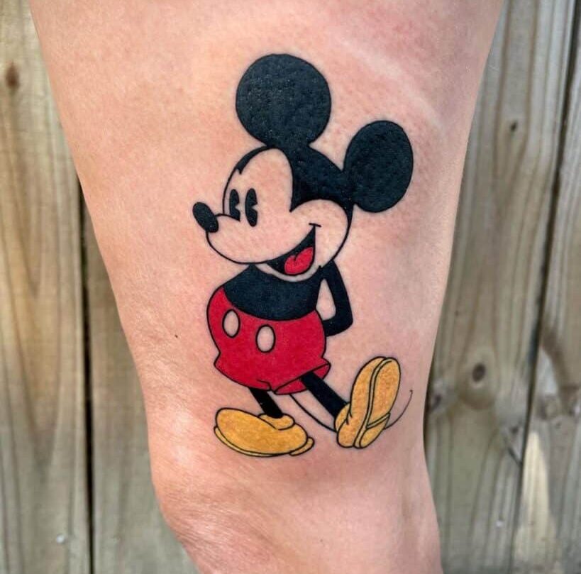 20 idées de tatouage épiques de Mickey Mouse parfaites pour les fans de Disney