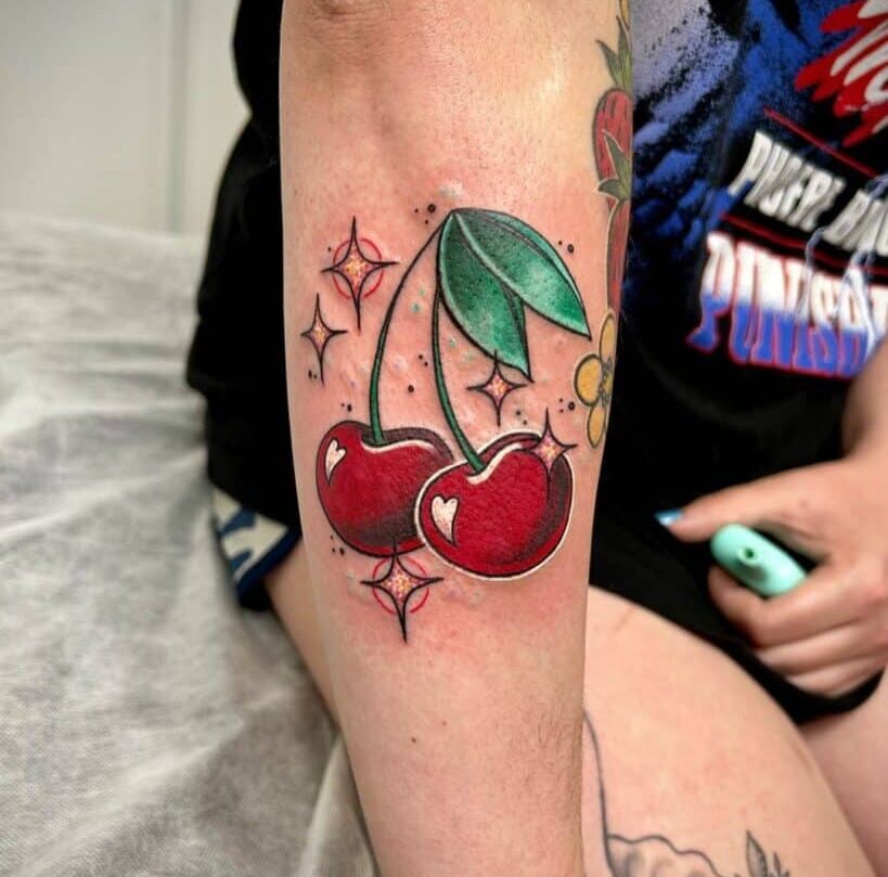 20 ideias interessantes de tatuagens de cerejas para uma expressão frutuosa