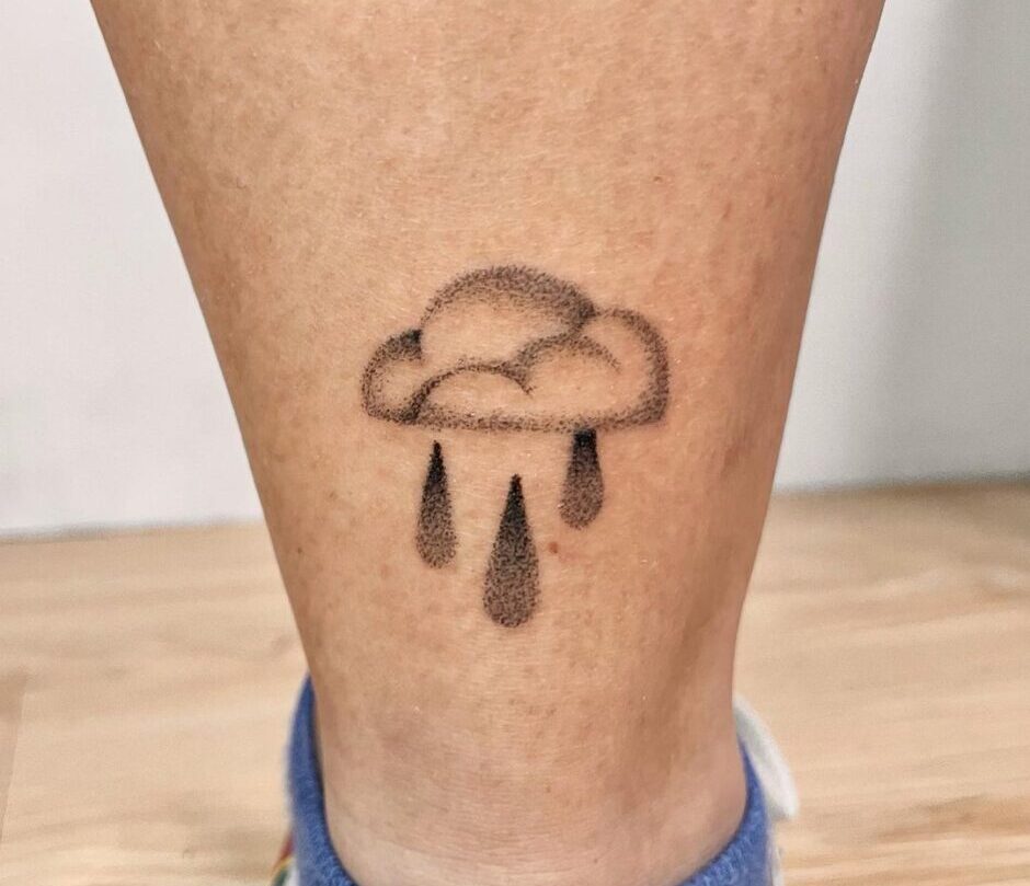 21 Einzigartige Wolken-Tattoo-Ideen, die beweisen, dass nur der Himmel die Grenze ist