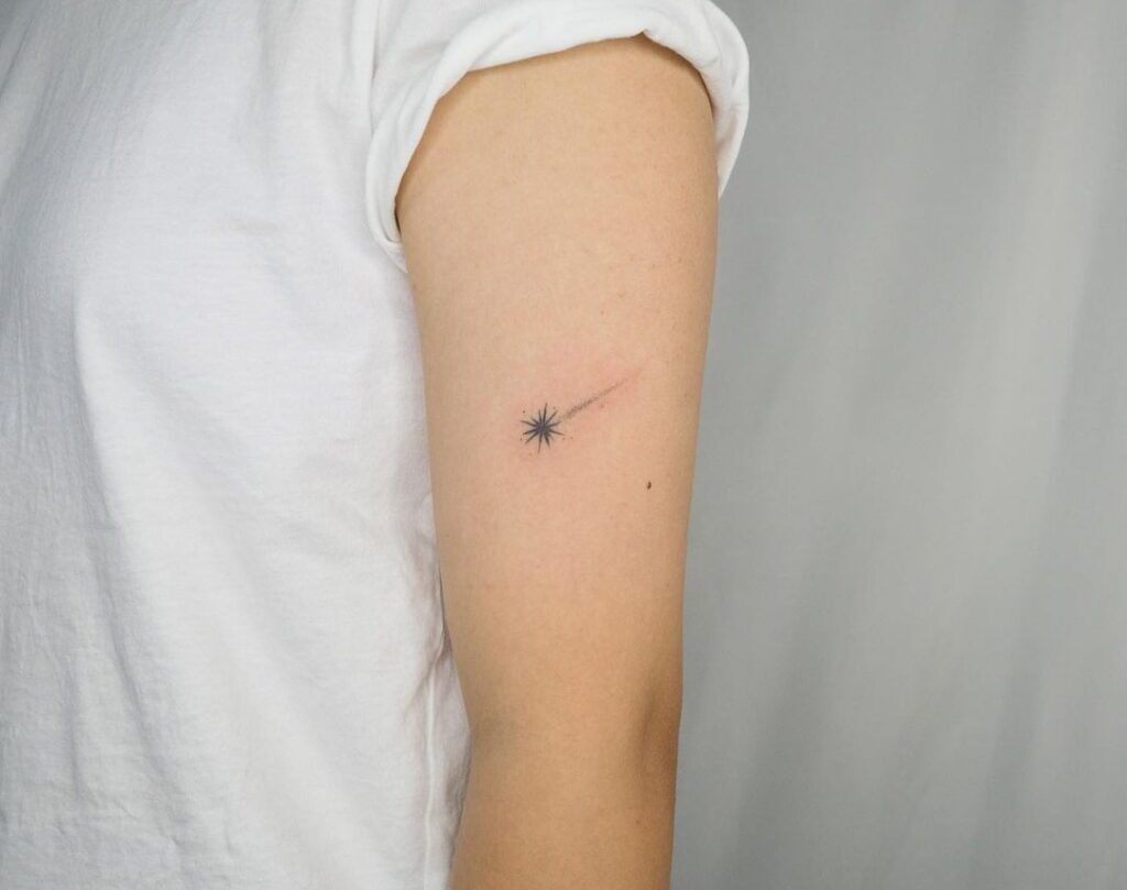 23 Tatuagens de estrelas cadentes que são verdadeiramente espectaculares