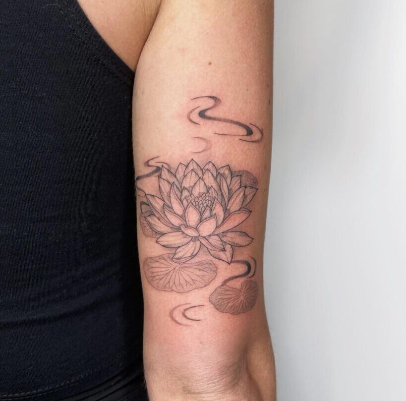 25 faszinierende Seerosen-Tattoos für einen Hauch von Eleganz
