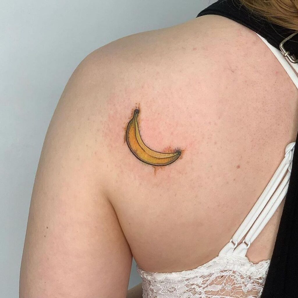23 Tatuagens de banana inigualáveis que o vão fazer "descascar" bem