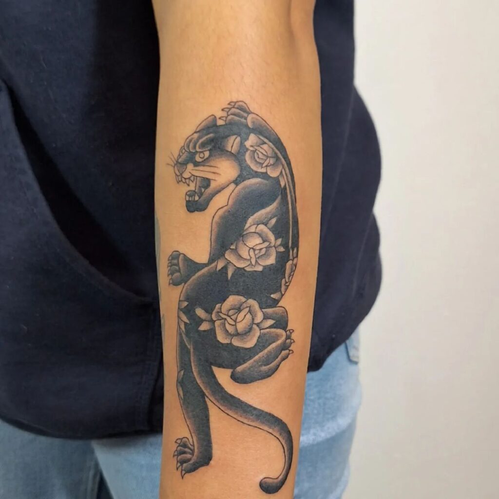 22 idee di tatuaggio della pantera che sono assolutamente "fantastiche".
