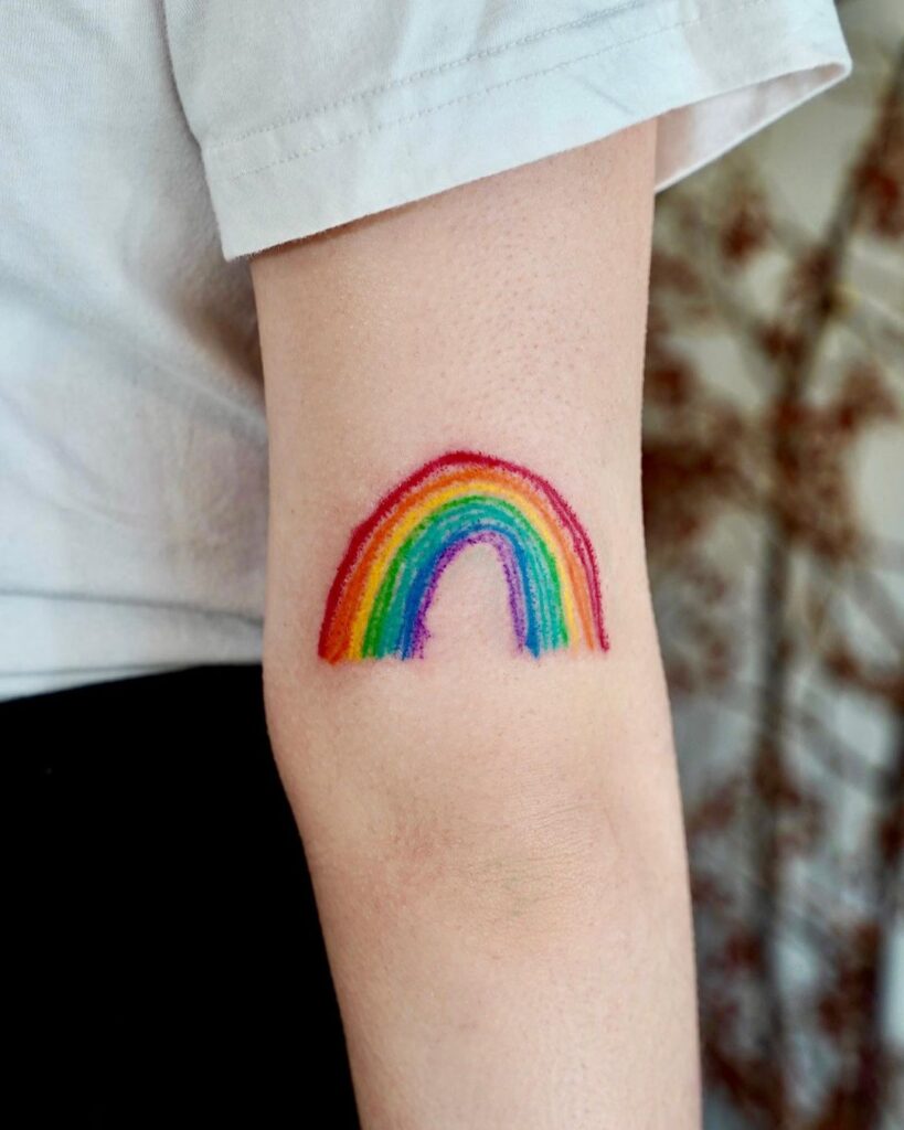 23 radiose idee di tatuaggio arcobaleno che vi lasceranno a bocca aperta