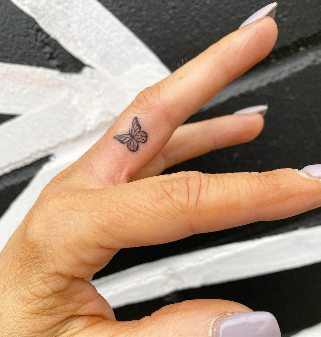 25 Unique Butterfly Finger Tattoos That'll Make You Flutter