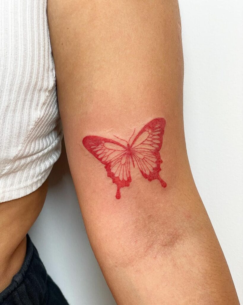 Significado de los tatuajes de mariposas rojas y 25 diseños impresionantes
